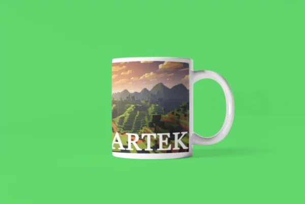 Personalizowany kubek ceramiczny 330ml z krajobrazem w stylu Minecraft i imieniem "Bartek". Biały kubek z zielonym, pikselowym wzorem na tle zielonego tła.