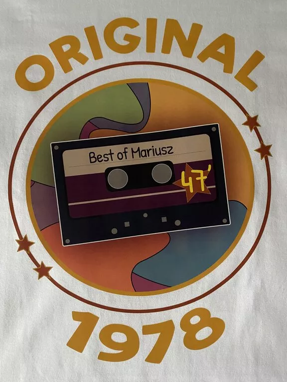 Męska Koszulka na Urodziny Retro Kaseta - Personalizowany Rok i Imię - Lata 80 90