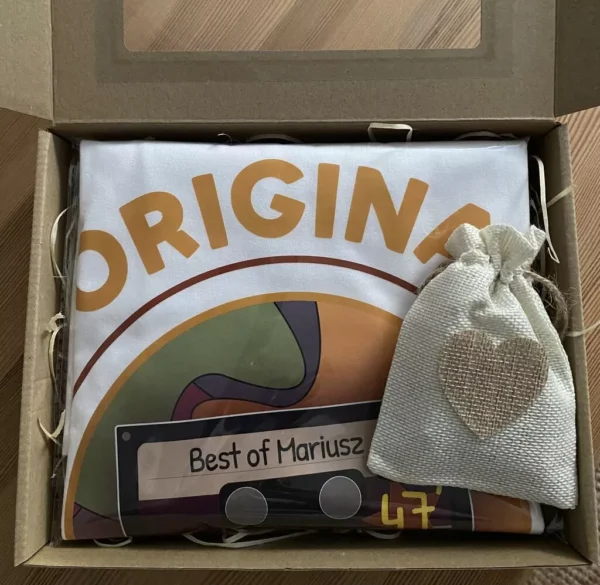 Męska Koszulka na Urodziny Retro Kaseta - Personalizowany Rok i Imię - Lata 80 90