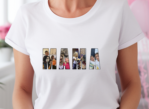 Personalizowana koszulka dla mamy z napisem „MAMA” wypełnionym zdjęciami dzieci i rodziny, prezentowana na czarnym t-shircie noszonym przez kobietę.