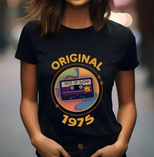 Koszulka damska czarna z grafiką kasety i napisem Original 1975 oraz imieniem do personalizacji.