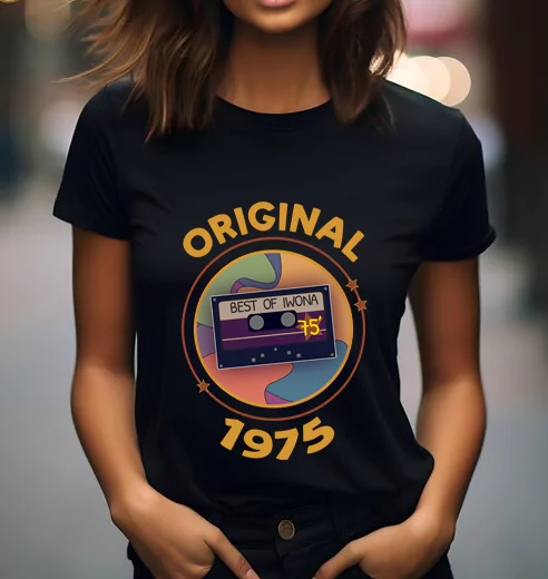 Koszulka damska czarna z grafiką kasety i napisem Original 1975 oraz imieniem do personalizacji.