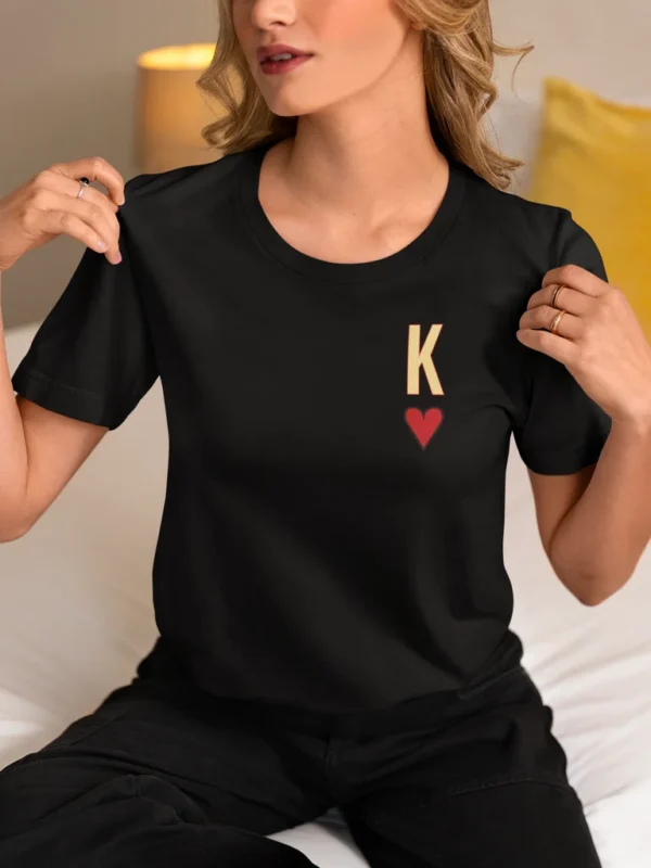 Królowa jest tylko jedna | Damska koszulka urodzinowa personalizowana Koszulka z Inicjałem Królowa Jest Tylko Jedna - Prezent dla Żony Mamy lub Przyjaciółki