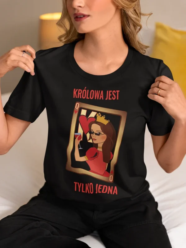 Królowa jest tylko jedna | Damska koszulka urodzinowa personalizowana Koszulka z Inicjałem Królowa Jest Tylko Jedna - Prezent dla Żony Mamy lub Przyjaciółki