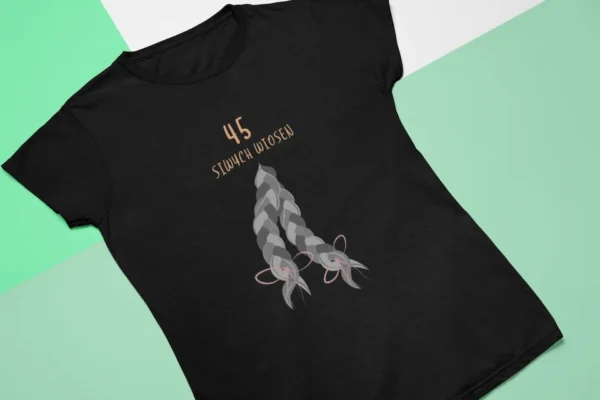 Czarna koszulka z napisem 45 siwych wiosen ułożona na kolorowym tle