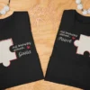 Zestaw czarnych koszulek dla zakochanych z grafiką puzzla i personalizacją imion