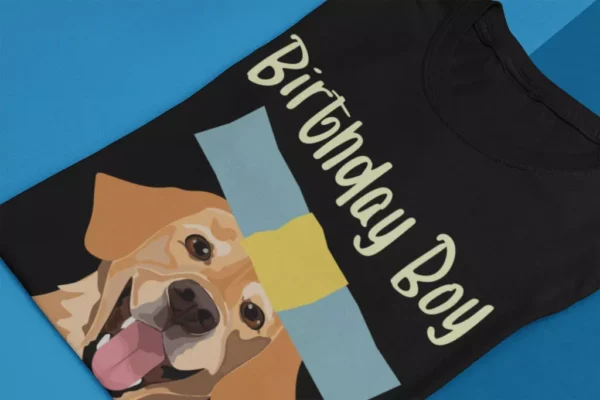 Detale nadruku na czarnej koszulce przedstawiające psa labradora w pudełku prezentowym