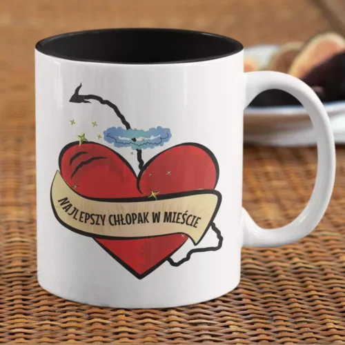 Biały ceramiczny kubek z czarnym wnętrzem i grafiką serca z napisem Najlepszy Chłopak w Mieście
