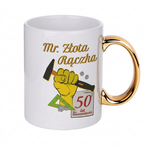Biały ceramiczny kubek z napisem Mr. Złota Rączka, grafiką młotka i złotym uchem