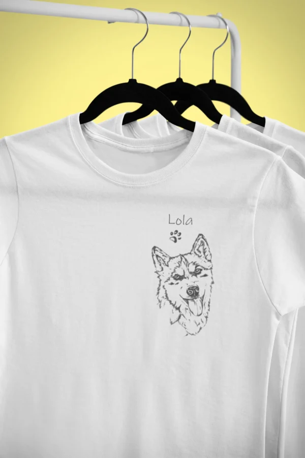 copy-of-copy-of-copy-of-copy-of-mockup-of-a-t-shirt-hanging-from-a-rack-26875 (10) Personalizowana koszulka dla dzieci z Husky