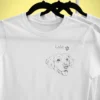 copy-of-copy-of-copy-of-copy-of-mockup-of-a-t-shirt-hanging-from-a-rack-26875 (6) Personalizowana koszulka dla dzieci z Golden retrieverem