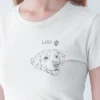 smiling-woman-wearing-a-t-shirt-mockup-against-a-white-wall-a20899 (2) Damska personalizowana koszulka z Golden retrieverem | Koszulka z psem