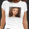 Damska Śmieszna Koszulka Mem Disgusted Doll Face | T-Shirt z Nadrukiem Zniesmaczona Lalka